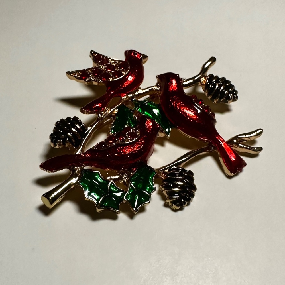 Three Cardinal Brooch - Picture 3 of 3